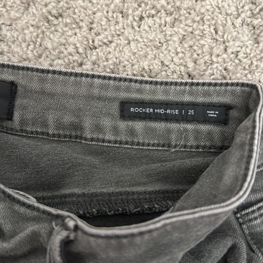 Bullhead Rocker Mid-Rise Grey Jeans - Picture 3 of 3
